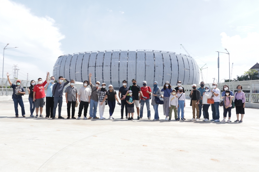 Kunjungan Penghuni Apartemen Taman Rasuna ke Jakarta International Stadium