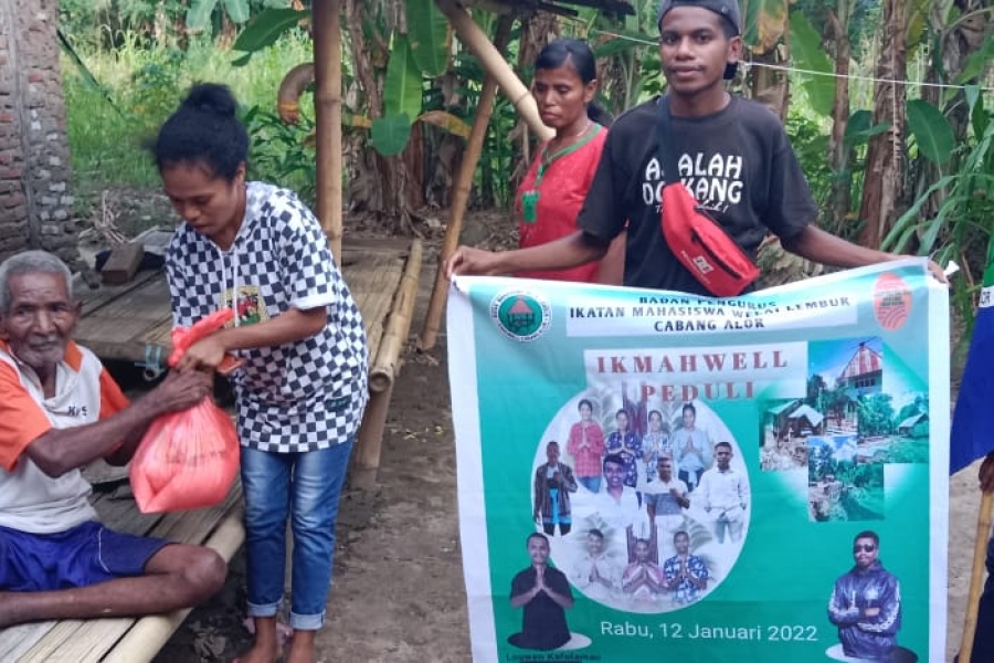 Penyerahan Bantuan Kepada Korban Bencana di Alor 